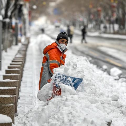 山东大雪预警，大范围雨雪天气即将来袭，出行需提前防范